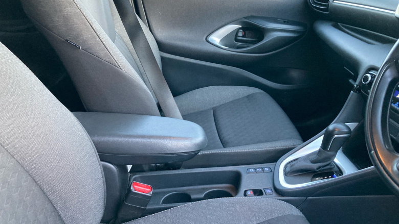 Toyota Yaris 1.5 Hybrid Design 5dr CVT Hybrid Hatchback